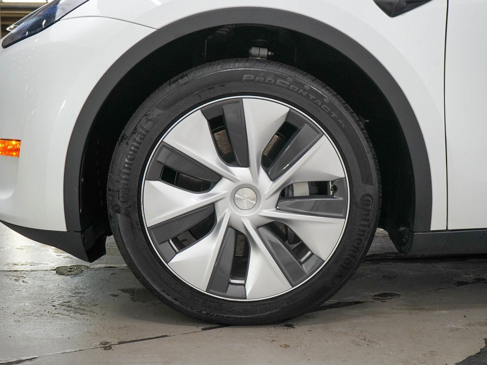 Used 2023 Tesla Model Y Long Range AWD/4WD image 30