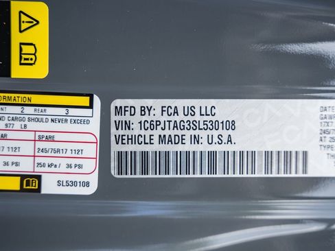 New 2025 Jeep Gladiator Sport image 40