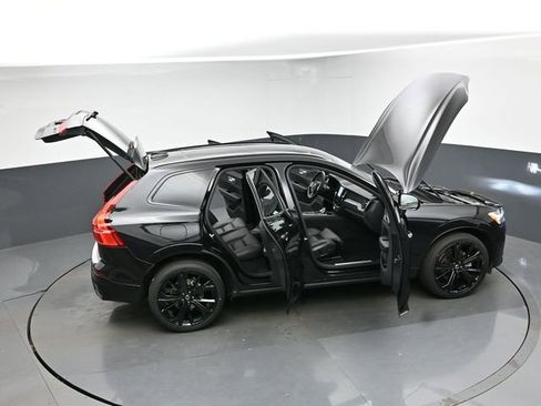 Used 2024 Volvo XC60 B5 Ultimate w/ Protection Package Premier AWD/4WD image 50