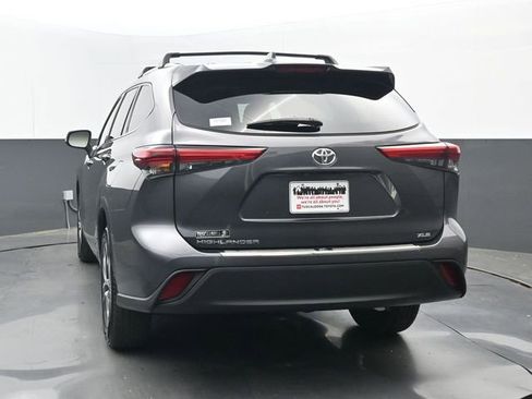 Used 2022 Toyota Highlander XLE image 21