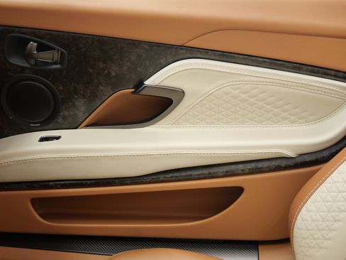 Used 2022 Aston Martin DBS Superleggera Volante RWD image 27