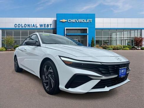 Used 2025 Hyundai Elantra Sport FWD image 13