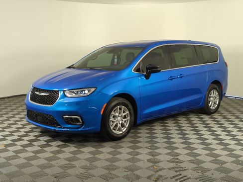 New 2026 Chrysler Pacifica Select FWD image 9
