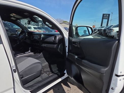 Used 2023 Toyota Tacoma TRD Sport image 12