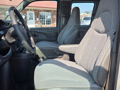 Used 2006 GMC Savana 1500 Passenger image 26