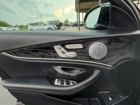 Used 2017 Mercedes-Benz E 300 4MATIC image 8