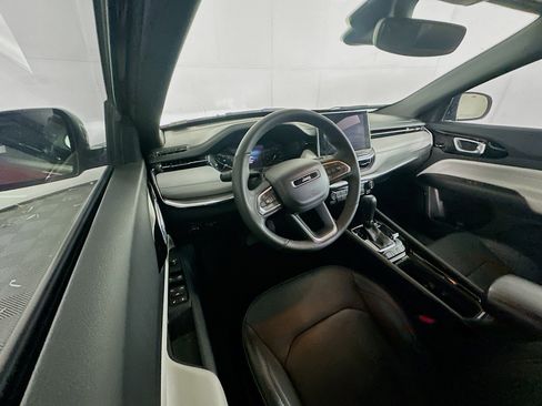 Used 2023 Jeep Compass Limited image 18