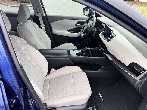 Certified 2021 Nissan Rogue SV FWD image 17