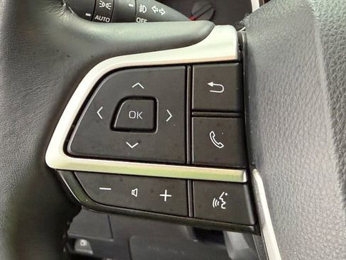 Used 2022 Toyota Highlander LE FWD image 12