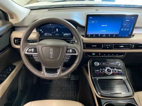 Certified 2023 Lincoln Nautilus AWD w/ Premium Package image 11