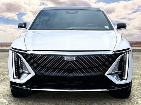 Certified 2024 Cadillac Lyriq Luxury AWD/4WD image 2