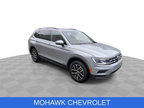 Used 2021 Volkswagen Tiguan SE FWD image 2