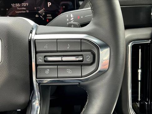 Used 2025 GMC Yukon XL Denali image 12