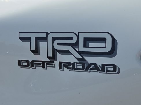 Used 2024 Toyota Tacoma TRD Off-Road w/ TRD Off Road Upgrade Package AWD/4WD image 8
