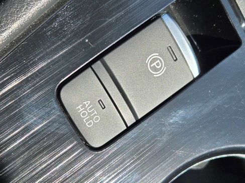 Used 2023 Nissan Rogue S AWD/4WD image 30
