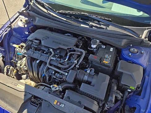 Used 2025 Hyundai Elantra Sport FWD image 43