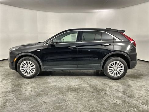 Certified 2024 Cadillac XT4 Luxury w/ Cold Weather Package image 5