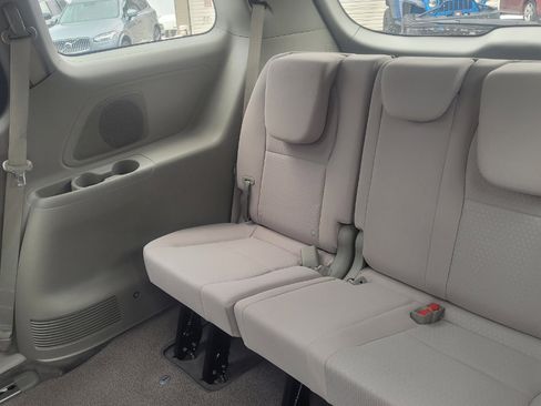Used 2018 Kia Sedona L image 32