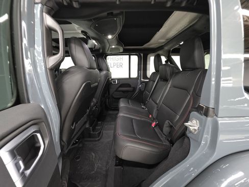 Used 2025 Jeep Wrangler Unlimited Rubicon image 19