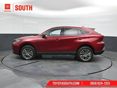 Used 2023 Toyota Venza XLE AWD/4WD image 7