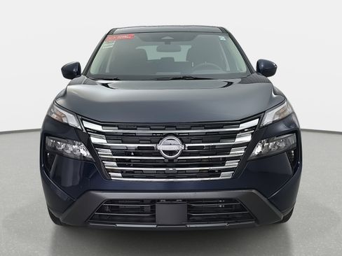 Certified 2025 Nissan Rogue SV image 2