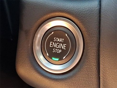 Used 2024 Chevrolet Suburban Premier image 23