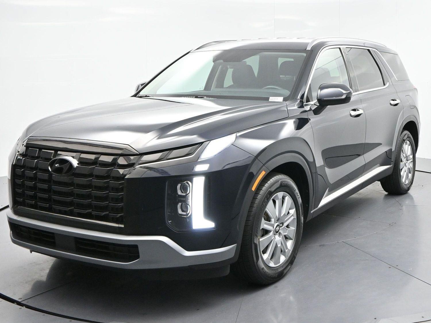 Used 2023 Hyundai Palisade SEL w/ Cargo Package AWD/4WD image 3