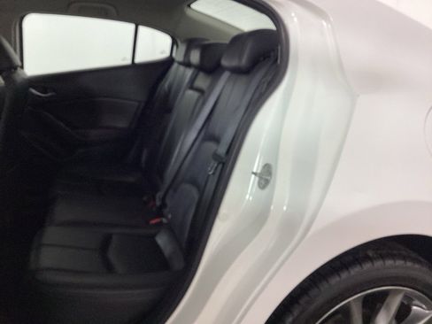 Used 2018 MAZDA MAZDA3 Touring image 12