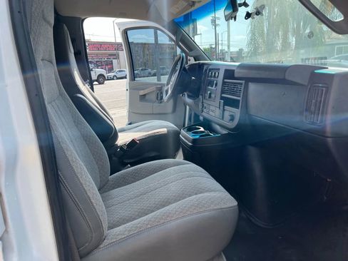 Used 2019 Chevrolet Express 2500 w/ Driver Convenience Package image 15