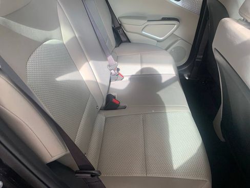 Used 2025 Kia Soul LX w/ LX Technology Package FWD image 18
