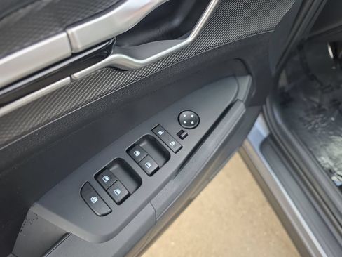 Used 2025 Kia Sportage LX FWD image 11