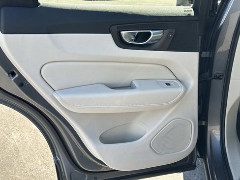 Certified 2021 Volvo XC60 T5 Momentum w/ Premium Package image 21