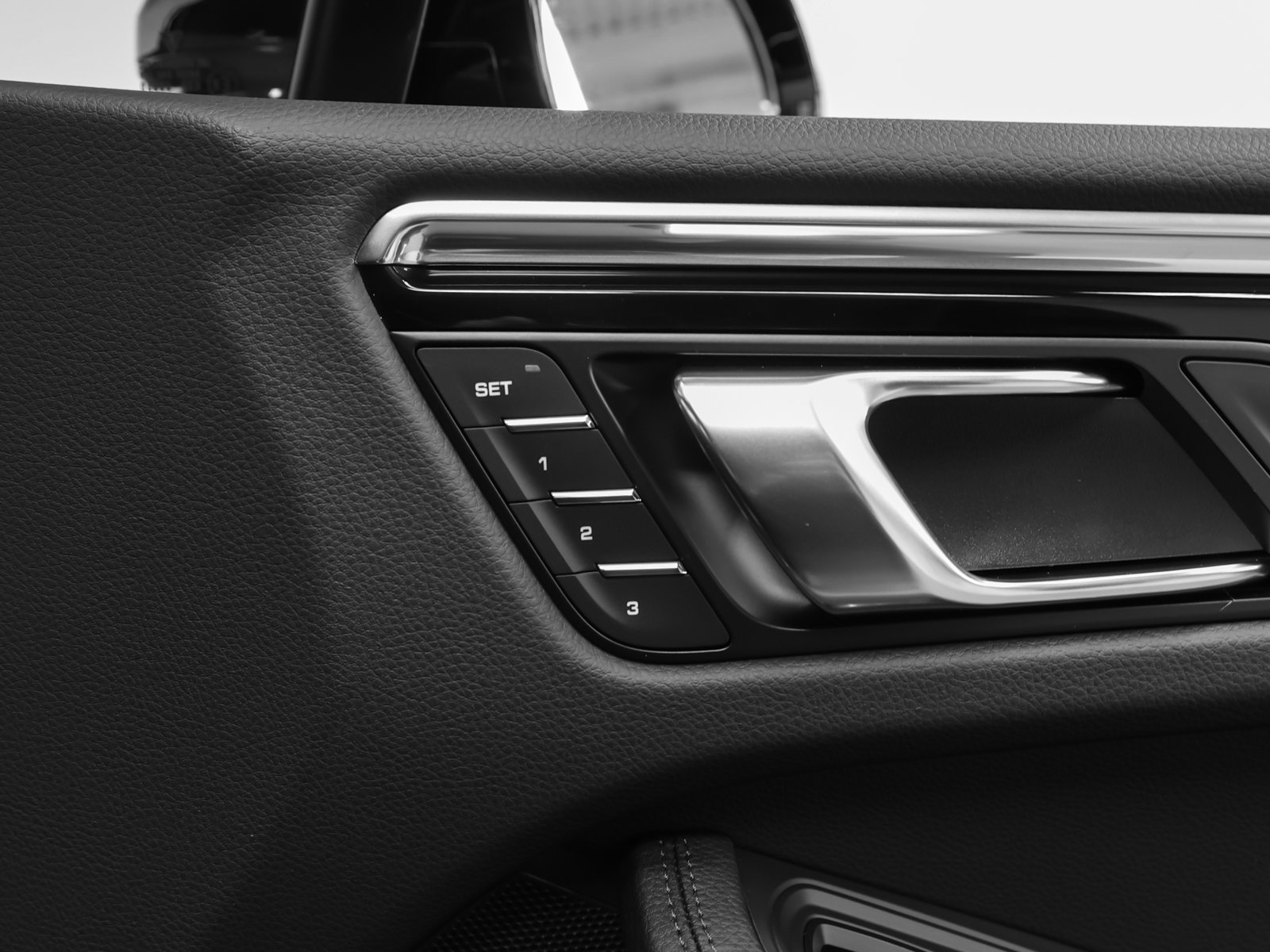 Certified 2026 Porsche Macan AWD/4WD image 21