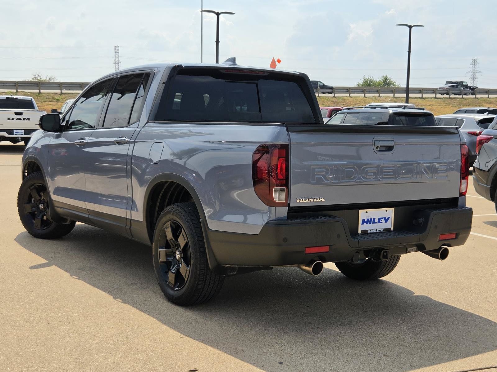 Used 2025 Honda Ridgeline Black Edition image 3