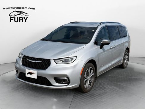 Used 2026 Chrysler Pacifica Pinnacle AWD/4WD image 8
