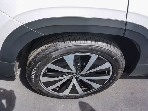 Used 2022 Volkswagen Taos SE image 9