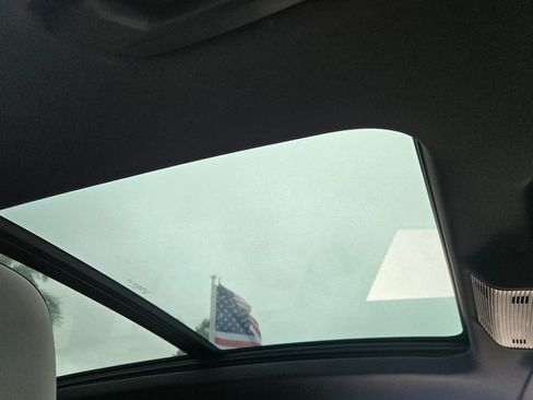 Used 2025 Volkswagen Tiguan SE R-Line image 18