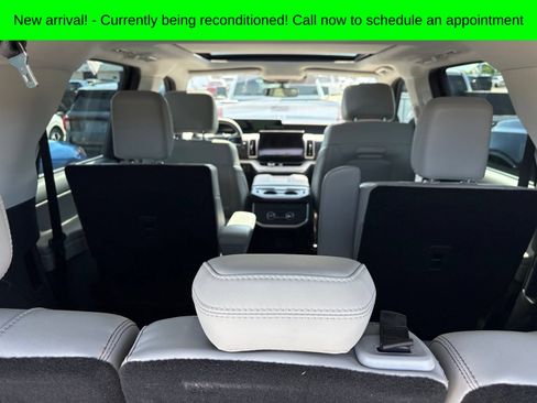 Used 2025 Ford Expedition Active AWD/4WD image 8