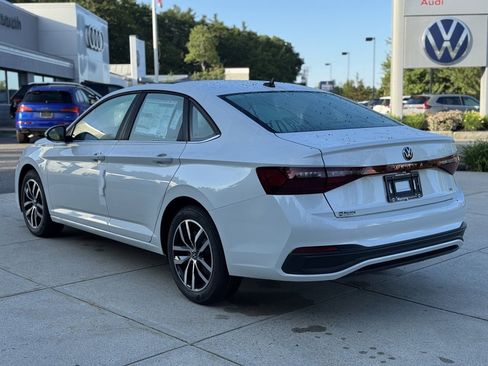 New 2025 Volkswagen Jetta SE image 11