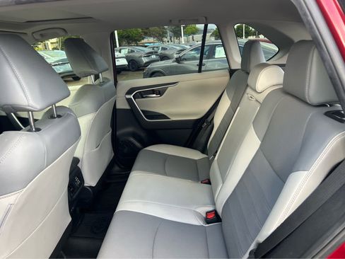 Used 2022 Toyota RAV4 Limited FWD image 9