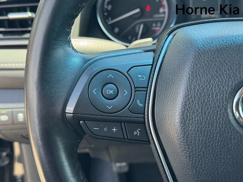 Used 2019 Toyota Camry SE FWD image 18