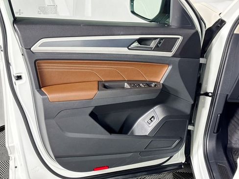 Certified 2022 Volkswagen Atlas SEL R-Line image 11