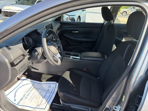 Used 2025 Nissan Sentra SV FWD image 11
