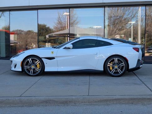 Used 2019 Ferrari Portofino image 2