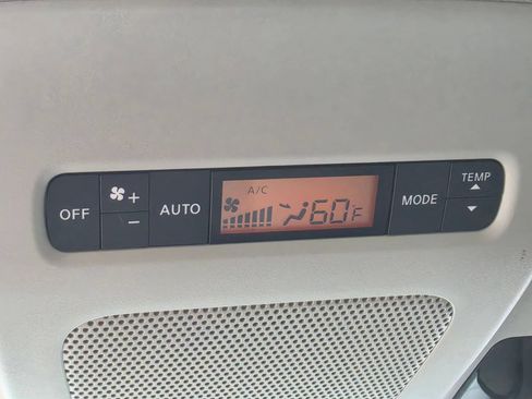 Used 2014 Nissan Quest LE FWD image 11
