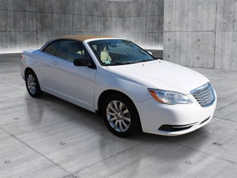 Used 2011 Chrysler 200 Touring image 7