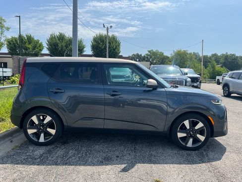 Used 2020 Kia Soul EX w/ Option Group 015 FWD image 2