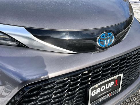 Used 2021 Toyota Sienna XSE w/ XSE Plus Package image 32