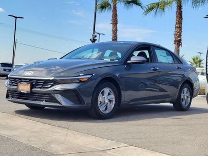 New 2026 Hyundai Elantra SE