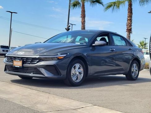 New 2026 Hyundai Elantra SE FWD image 2